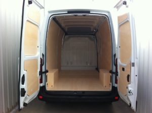 Kurierfahrer sucht Transportaufträge mit eigenem Transporter